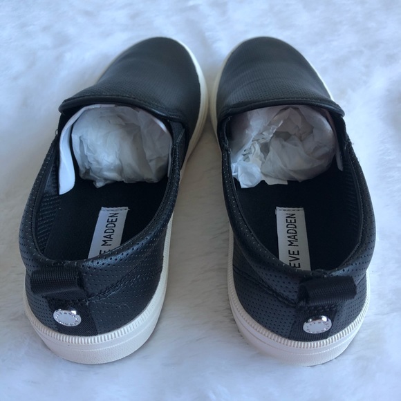 Steve Madden Daxon Sneaker - Picture 5 of 9